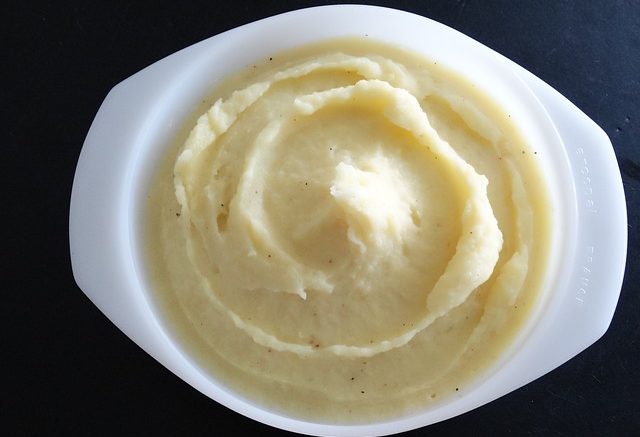 Mashed potatoes in dish