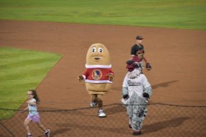 Spuddy Buddy and Charlie Chukar lose a foot race to a lucky child picked from the crowd.